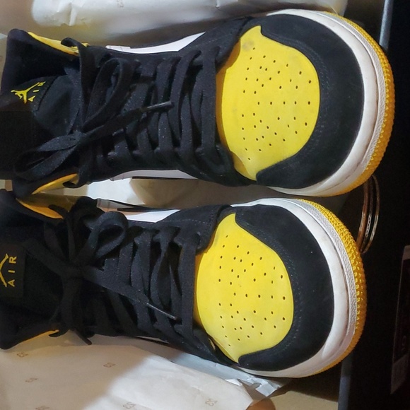 Jordan 1 yellow toe - Picture 3 of 8
